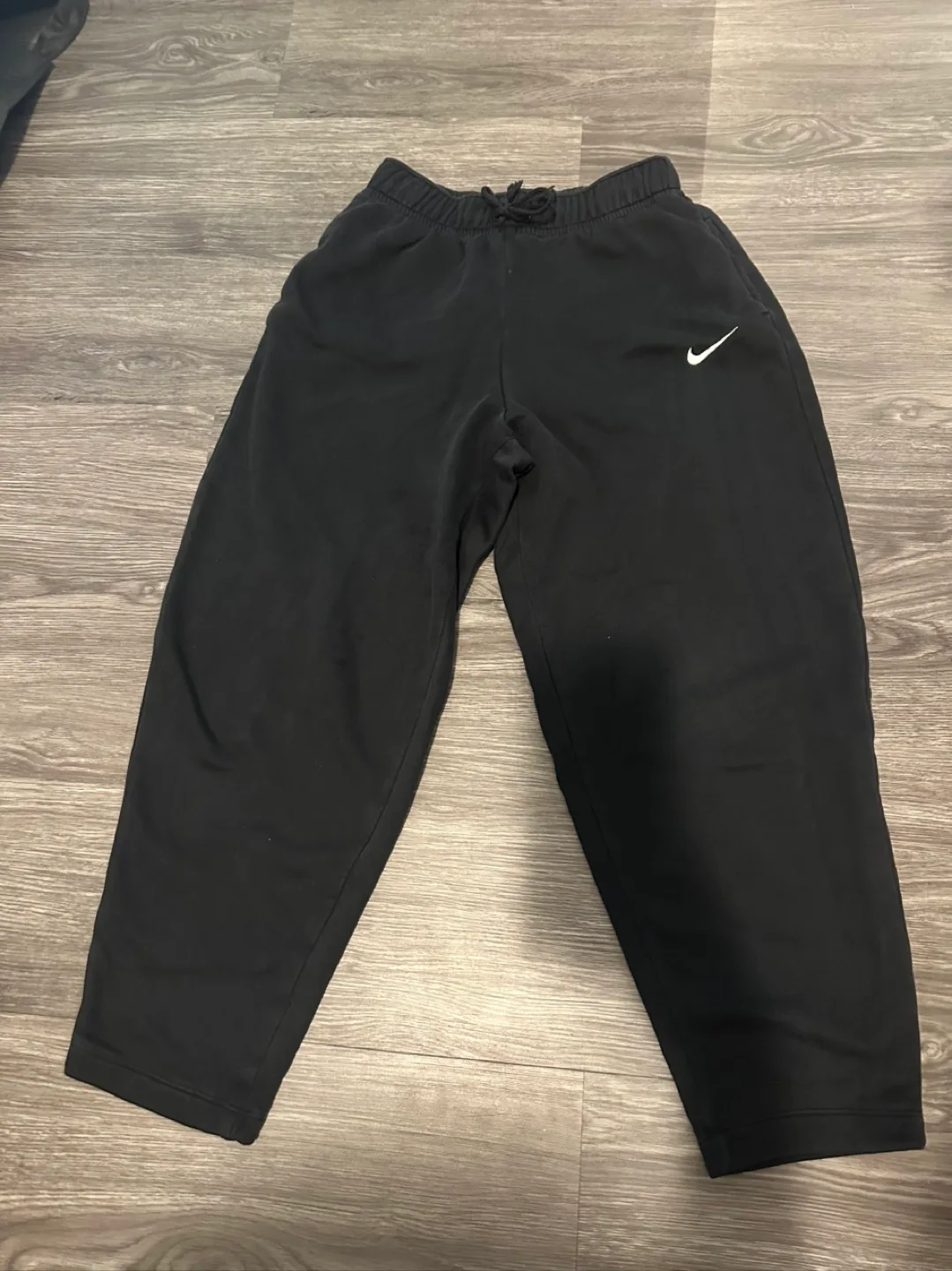 ‼️ MOVING SALE ‼️ Nike Black Sweatpants thumbnail