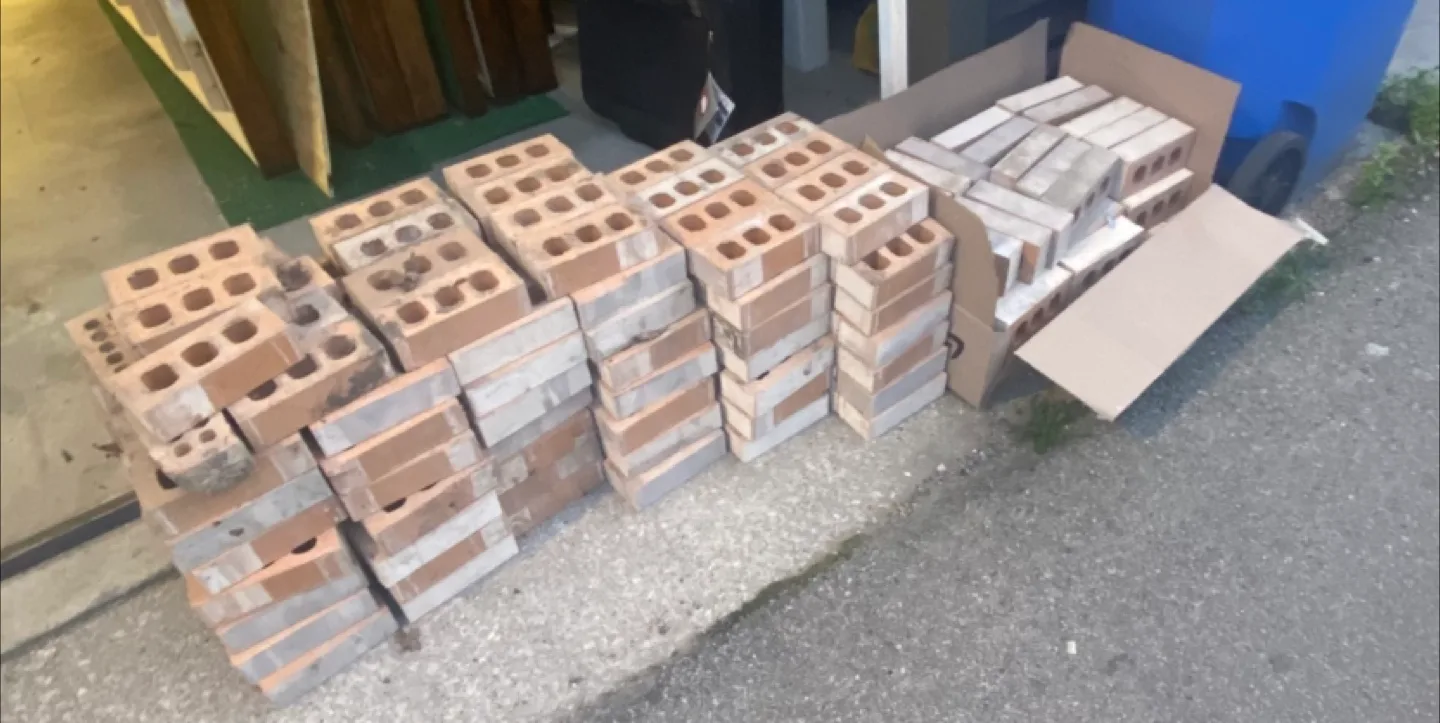 FREE Bricks for Sale thumbnail