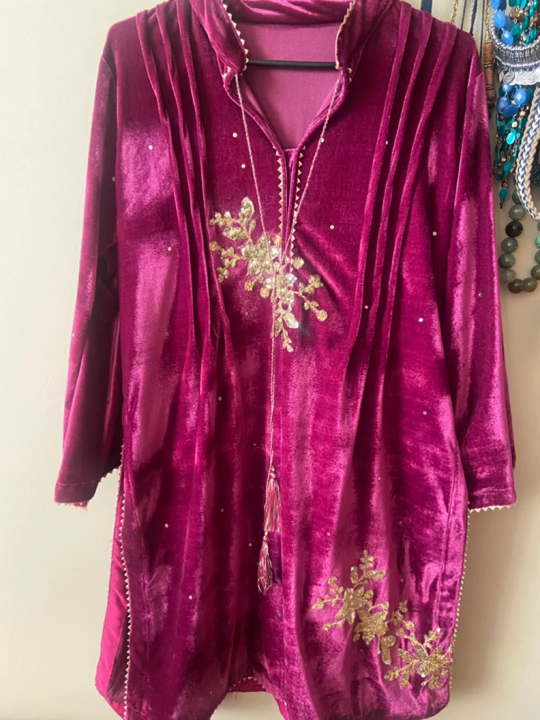 Desi Outfits (Kameez Sets) thumbnail