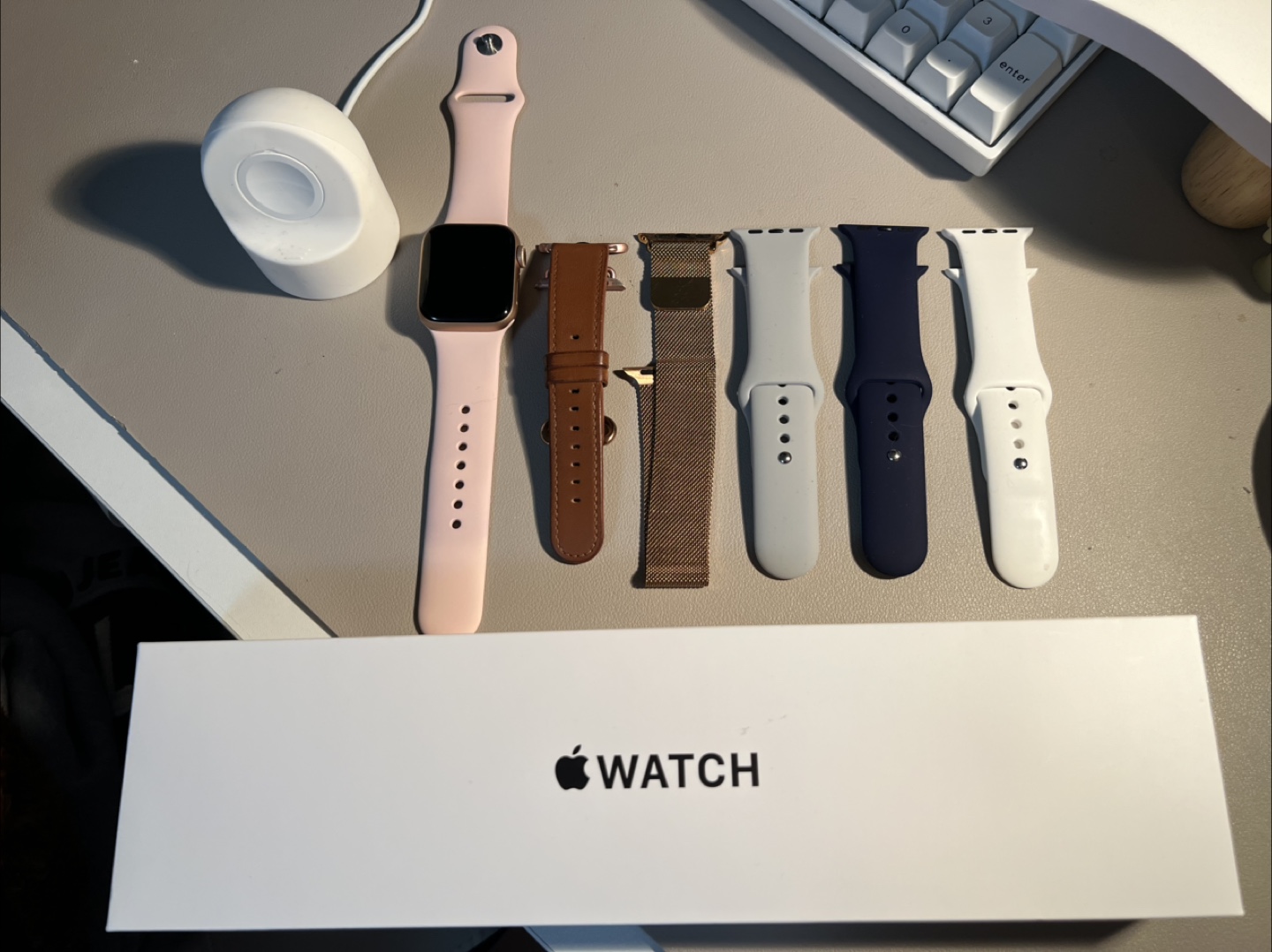 Apple Watch SE (1st Gen) with Bands & Charger