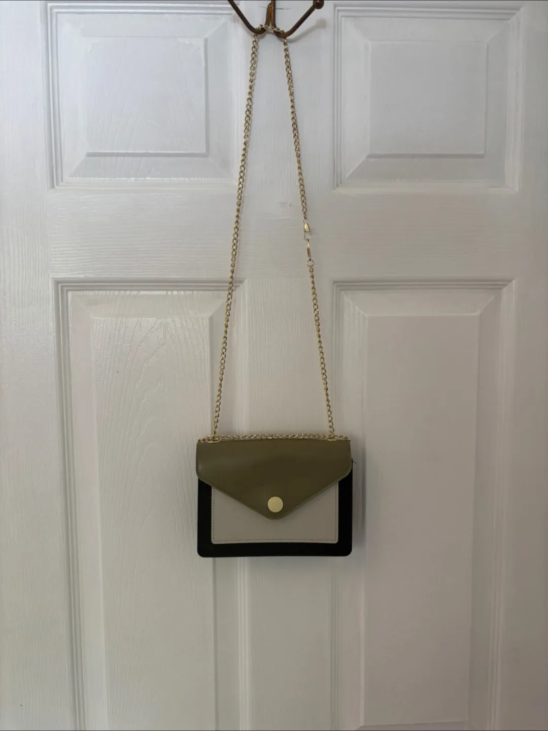 Chain shoulder bag thumbnail