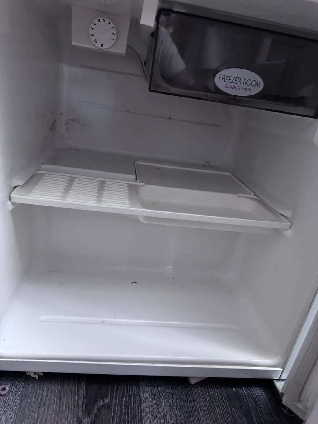 Classic Mini Fridge - White #freecycle image indicator(3)