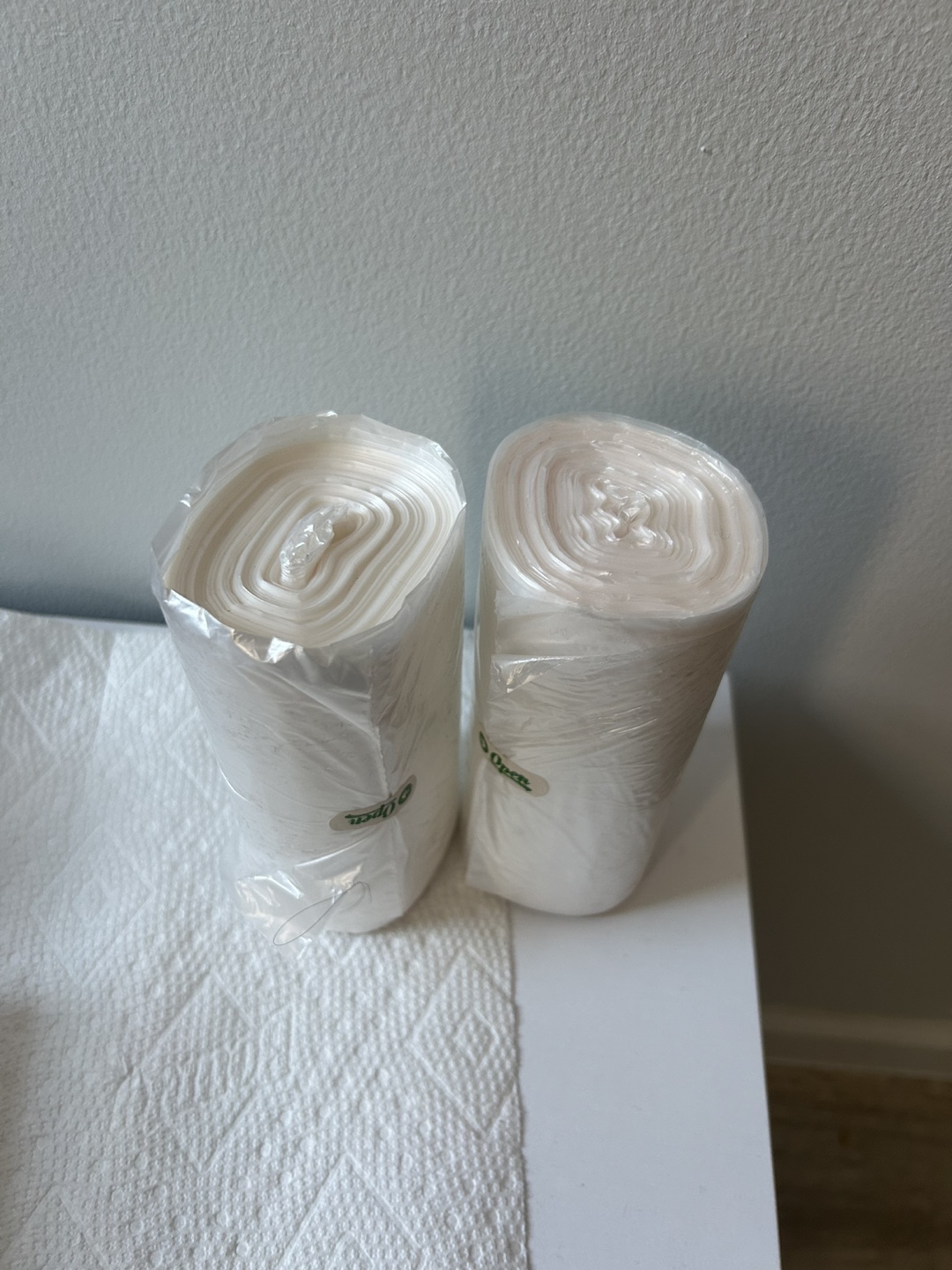 2 Rolls of 6 gallon Trash Bags