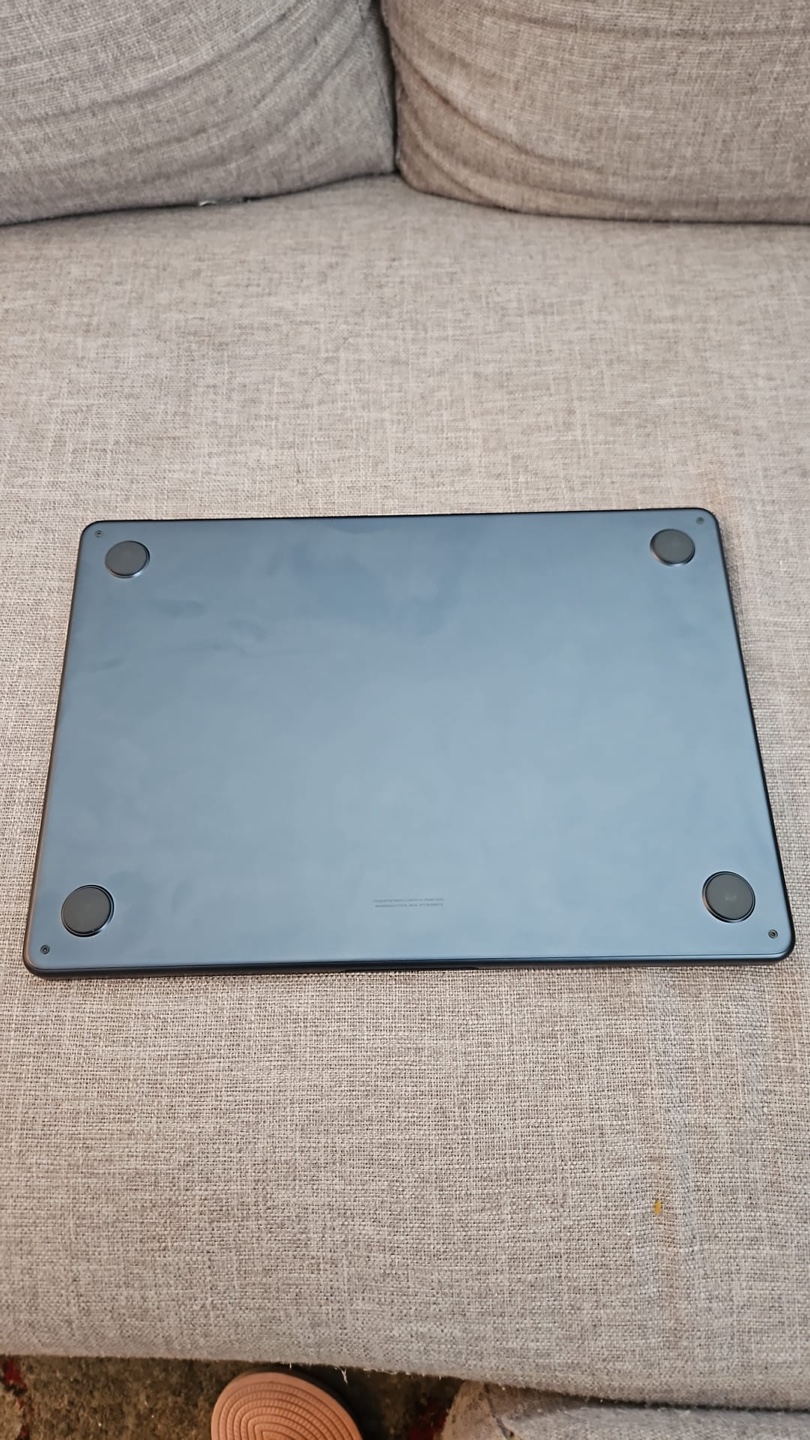 MacBook Air M2 - Excellent Condition - photo 4