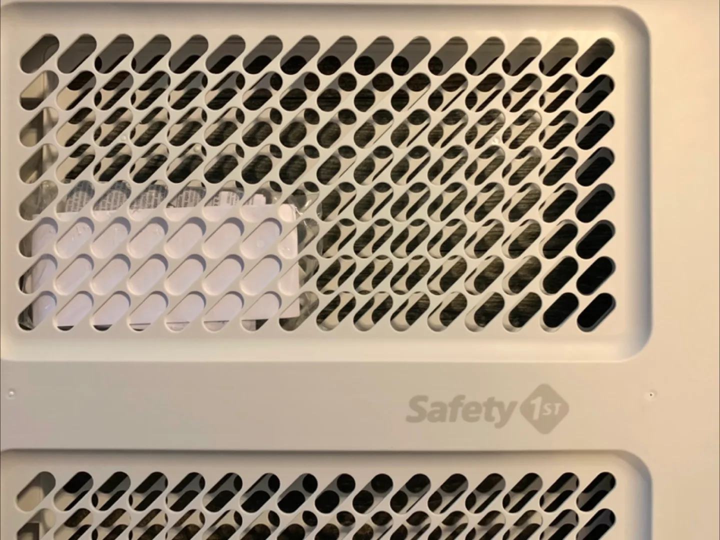 New Safety 1st Lift, Lock & Swing Gate - White image indicator(3)