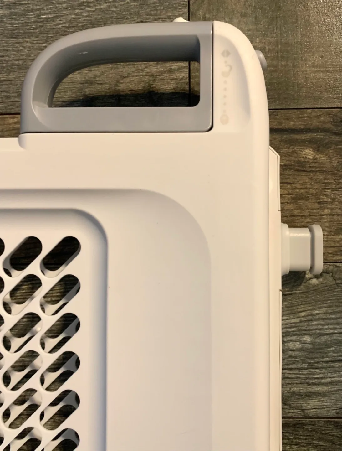 New Safety 1st Lift, Lock & Swing Gate - White image indicator(6)