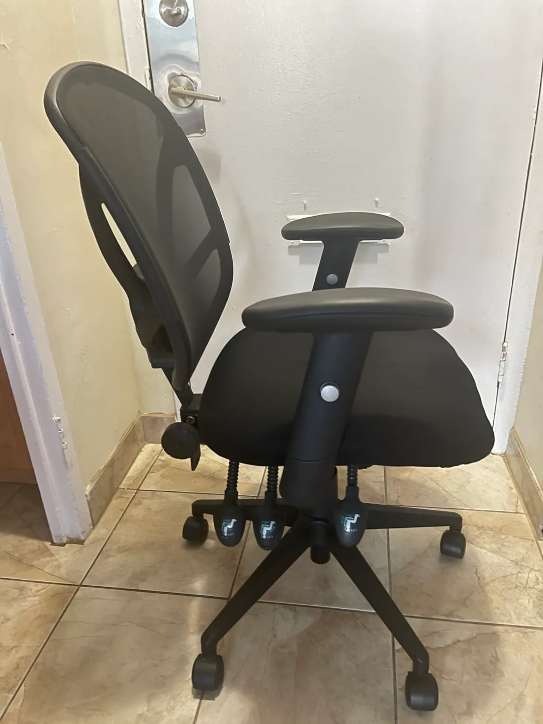Black Mesh Office Chair thumbnail