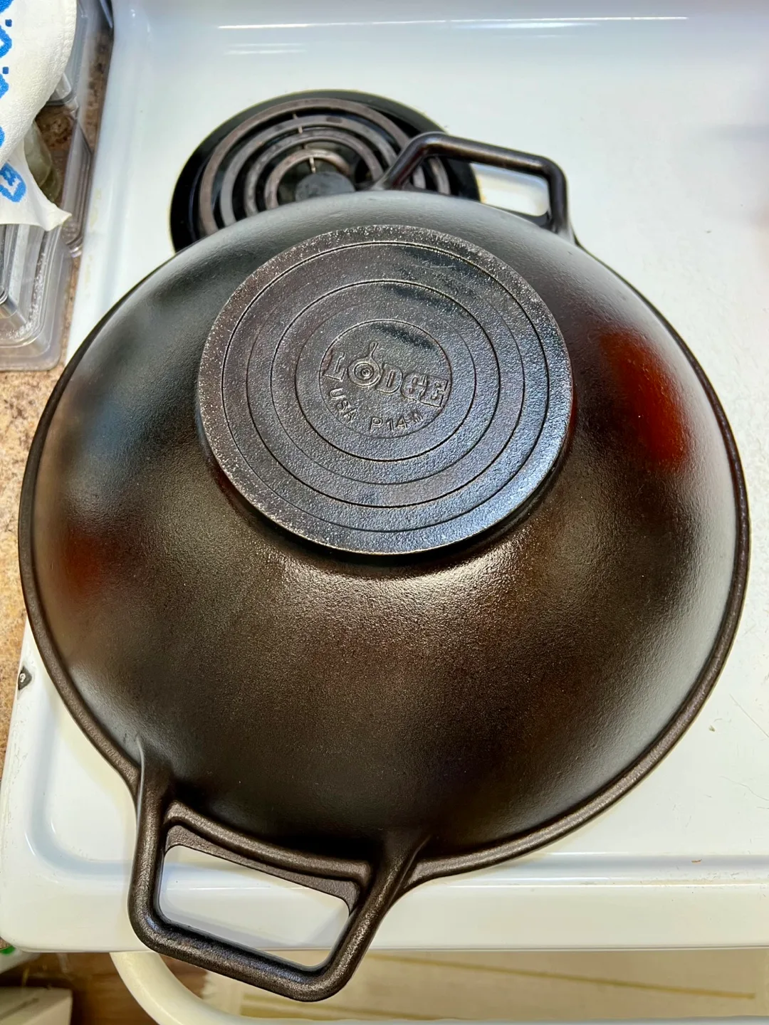 Lodge Cast Iron pro Wok with Lid image indicator(4)