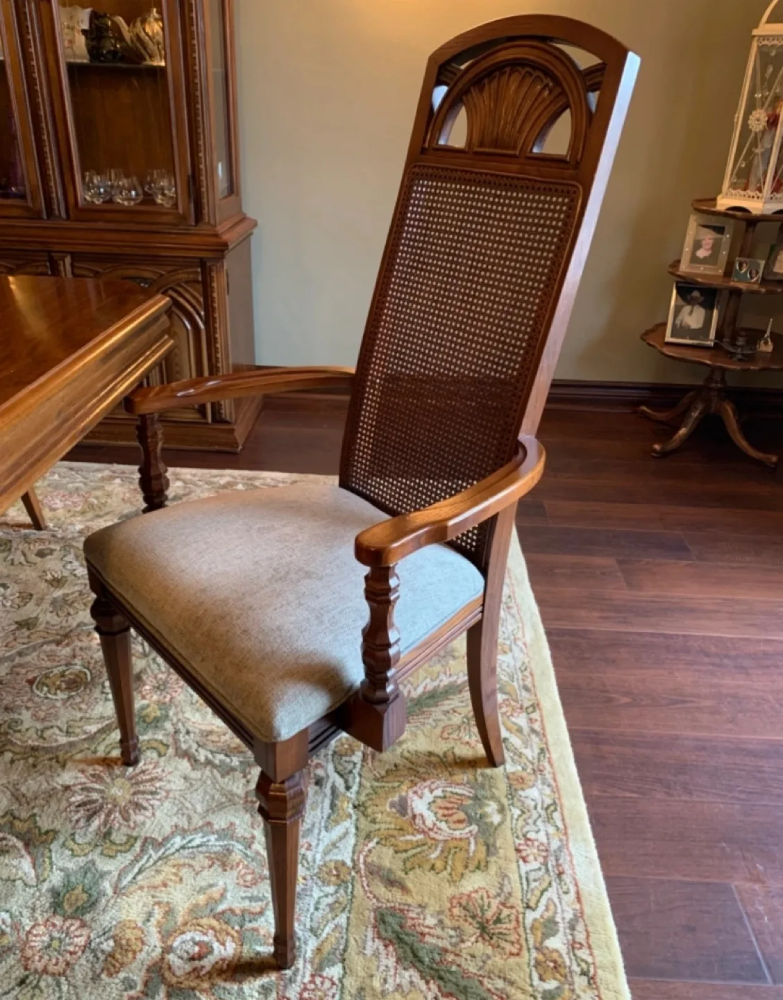 Dining Table with 6 Chairs & China Cabinet image indicator(5)