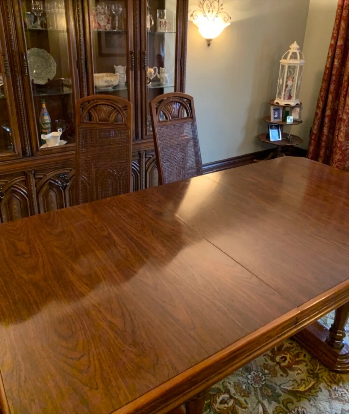 Dining Table with 6 Chairs & China Cabinet image indicator(4)