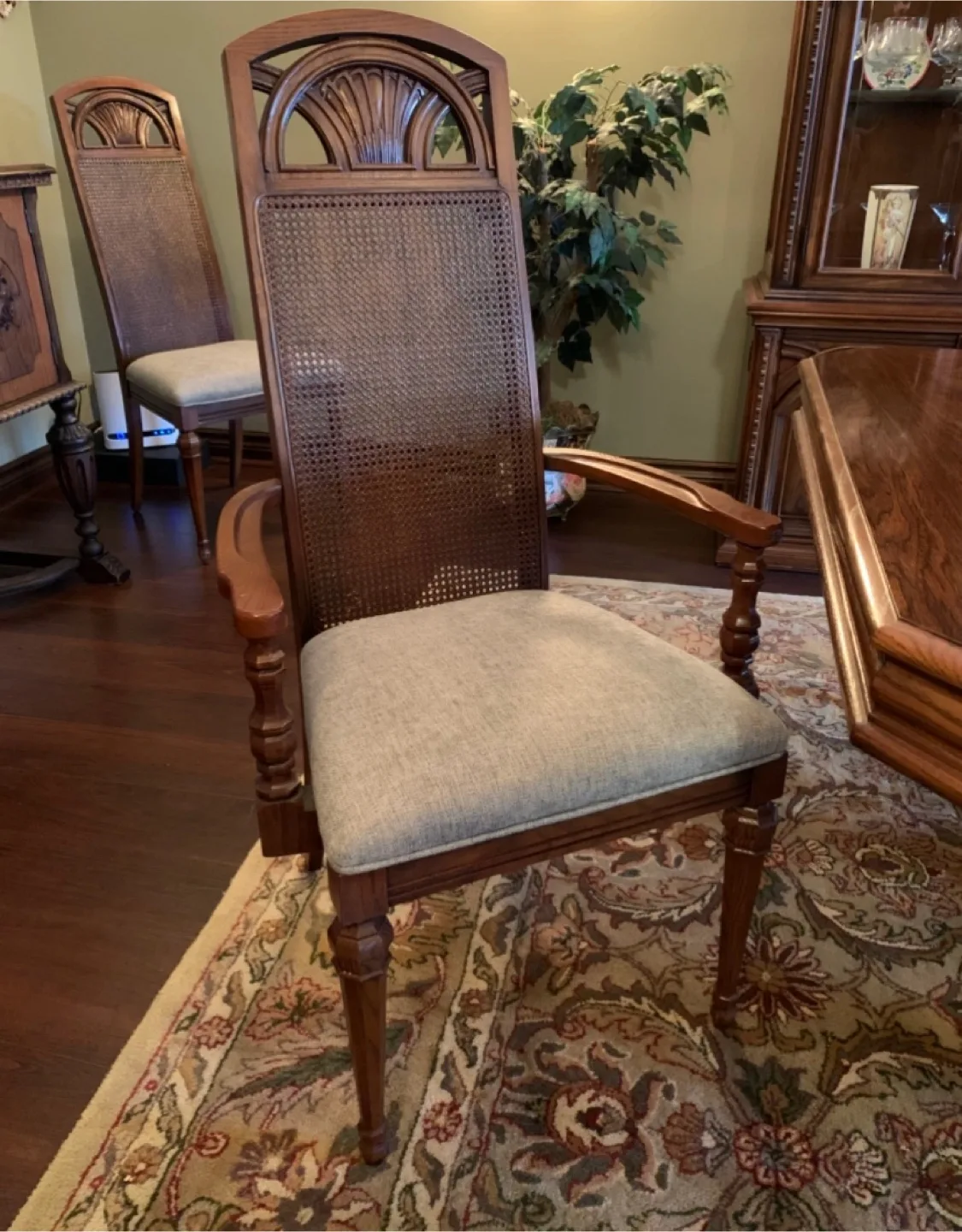 Dining Table with 6 Chairs & China Cabinet image indicator(2)