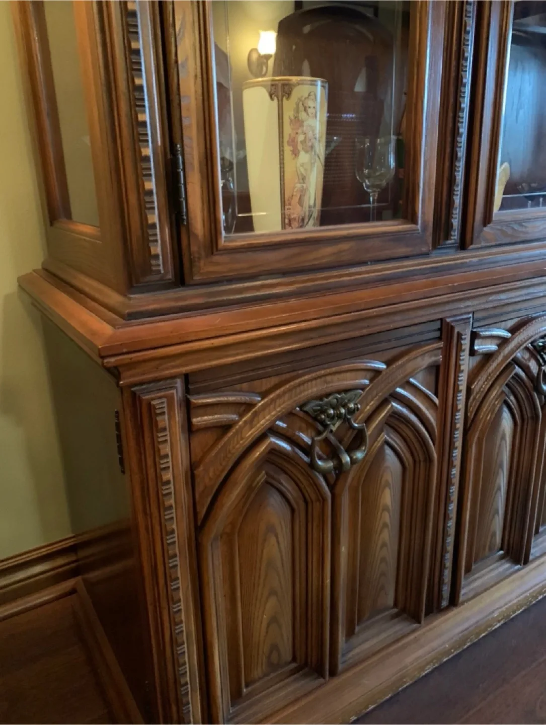 Dining Table with 6 Chairs & China Cabinet image indicator(7)