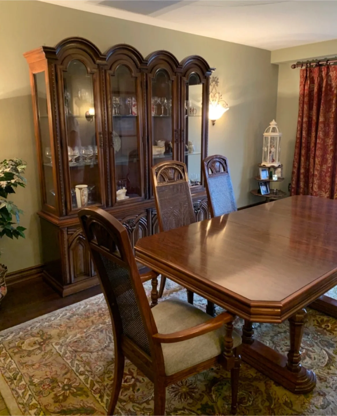 Dining Table with 6 Chairs & China Cabinet image indicator(9)