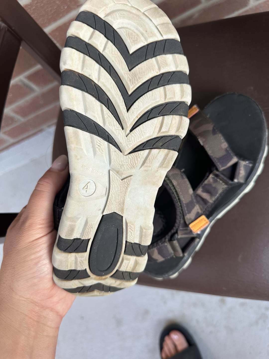 Size 4 Camo Sandals - photo 2