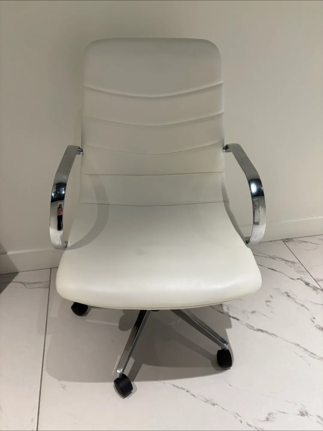 White Office Chair thumbnail