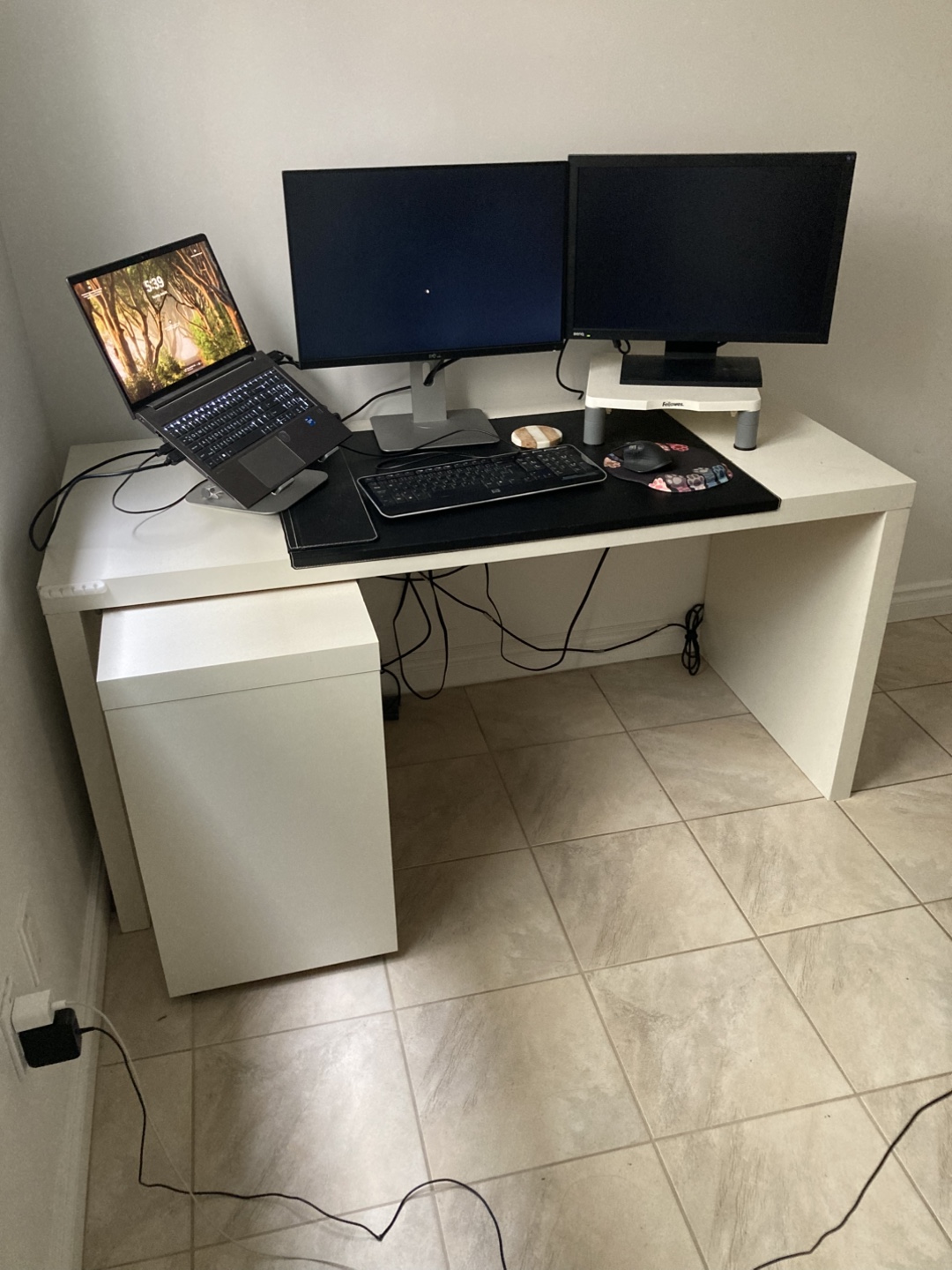 [FREE] White IKEA Desk - photo 2