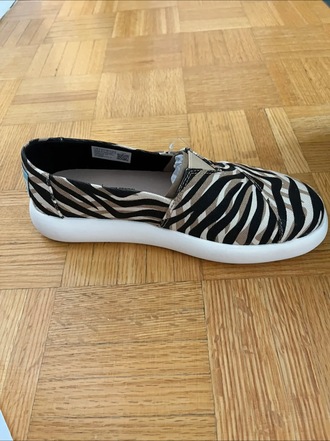 Brand new in box TOMS shoes, size 6.5 image indicator(7)