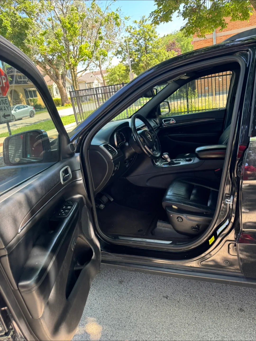 2018 Jeep Grand Cherokee · Limited Sport Utility 4D image indicator(5)