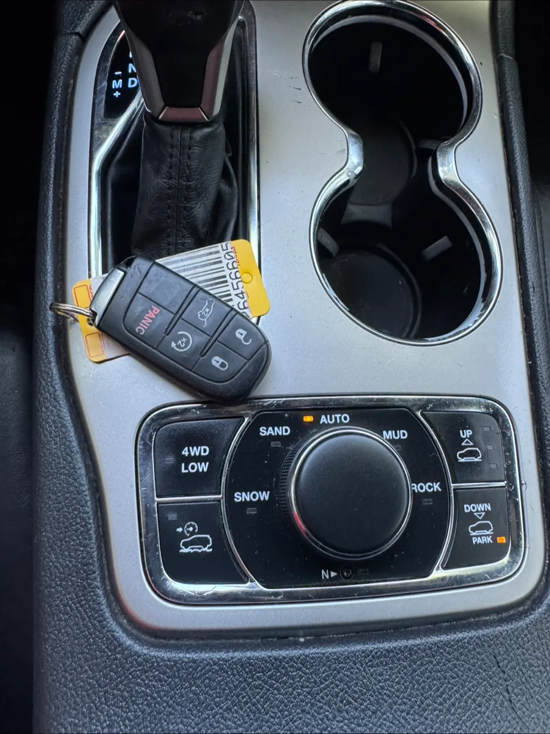 2018 Jeep Grand Cherokee · Limited Sport Utility 4D image indicator(8)