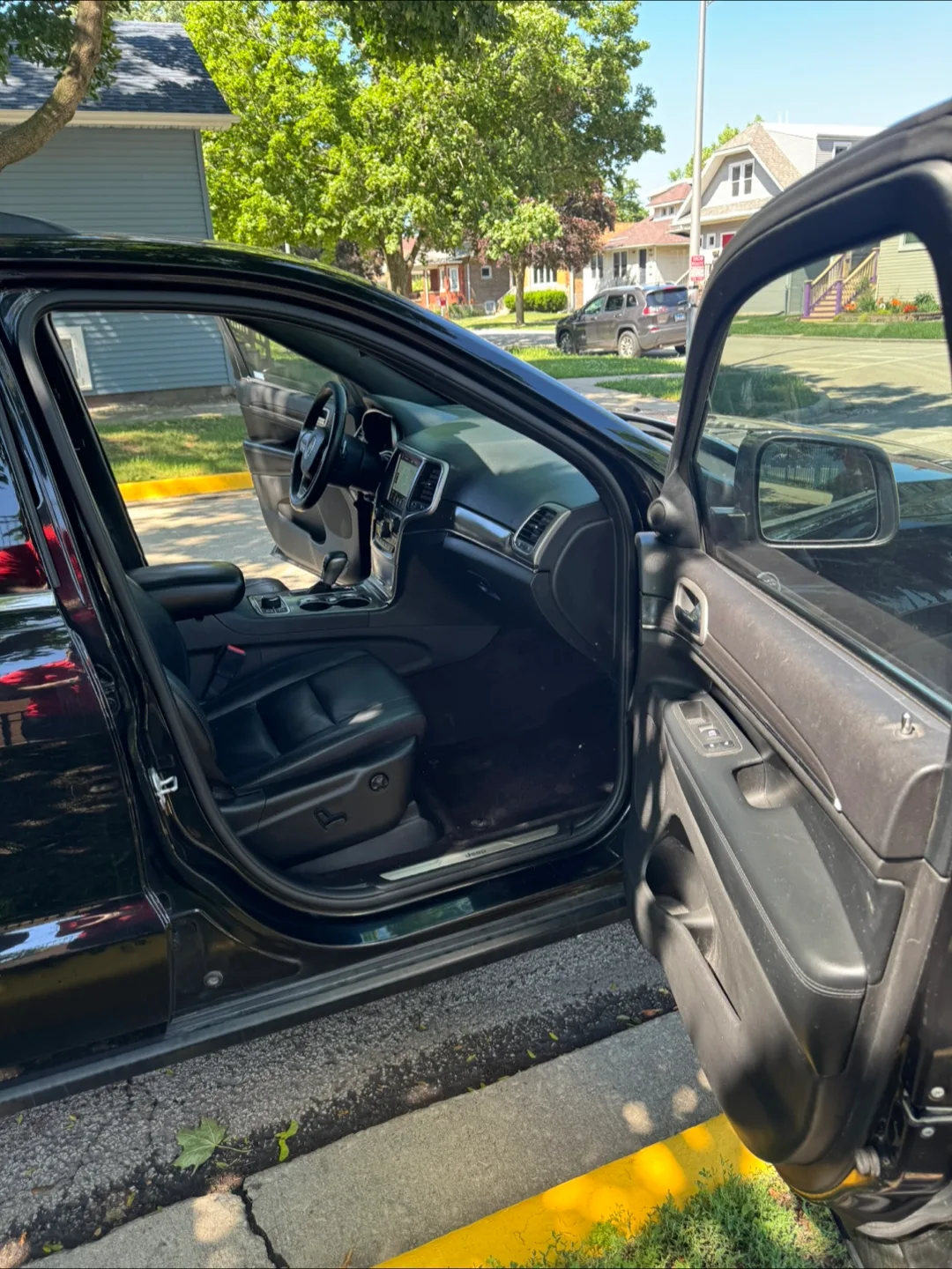 2018 Jeep Grand Cherokee · Limited Sport Utility 4D image indicator(7)