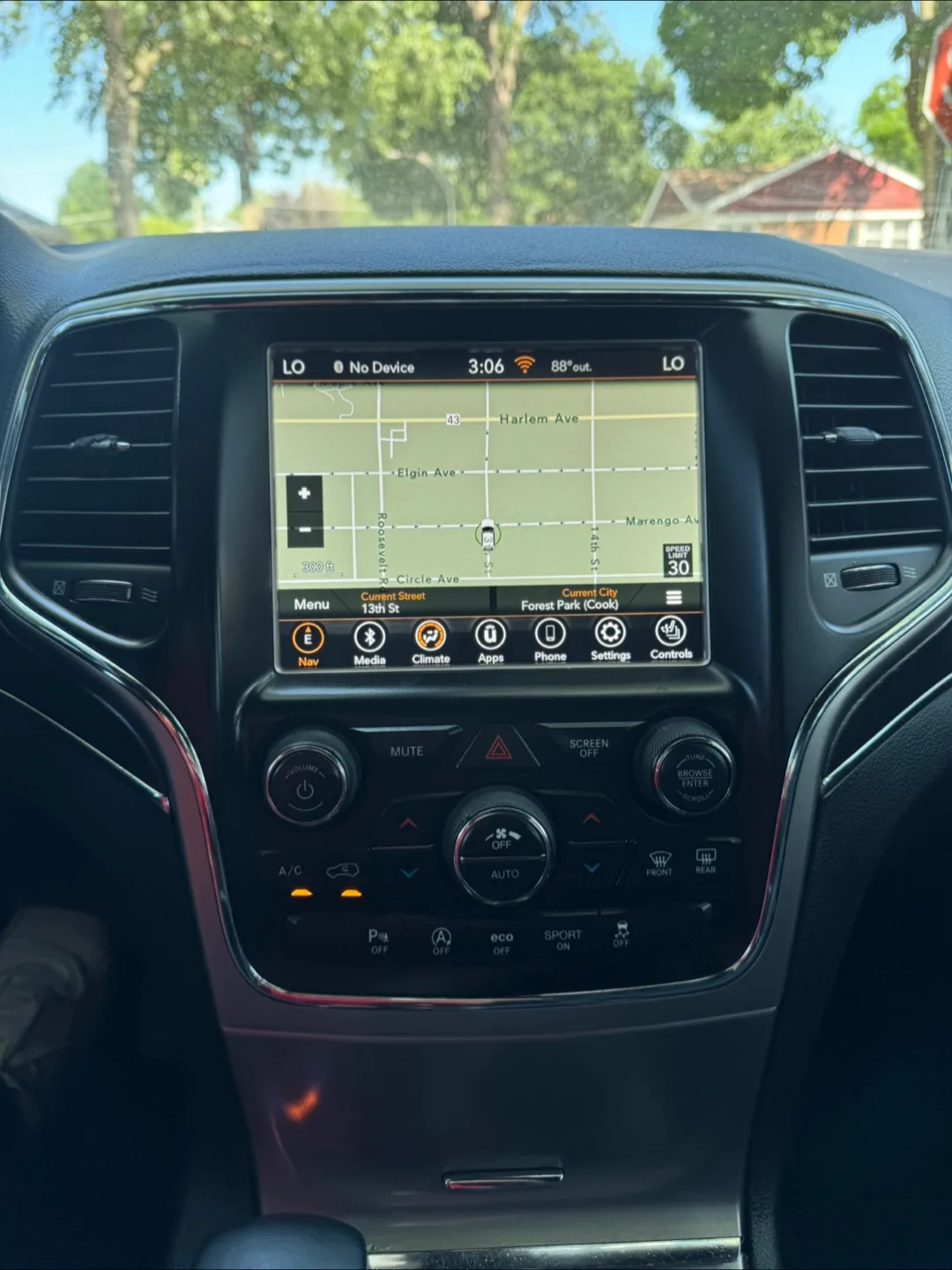 2018 Jeep Grand Cherokee · Limited Sport Utility 4D image indicator(9)