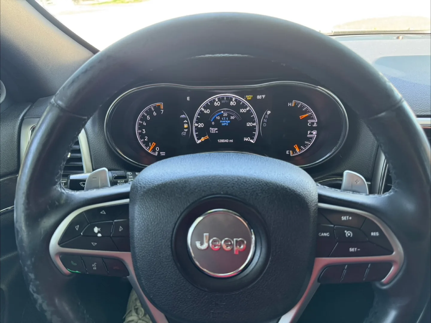 2018 Jeep Grand Cherokee · Limited Sport Utility 4D image indicator(10)