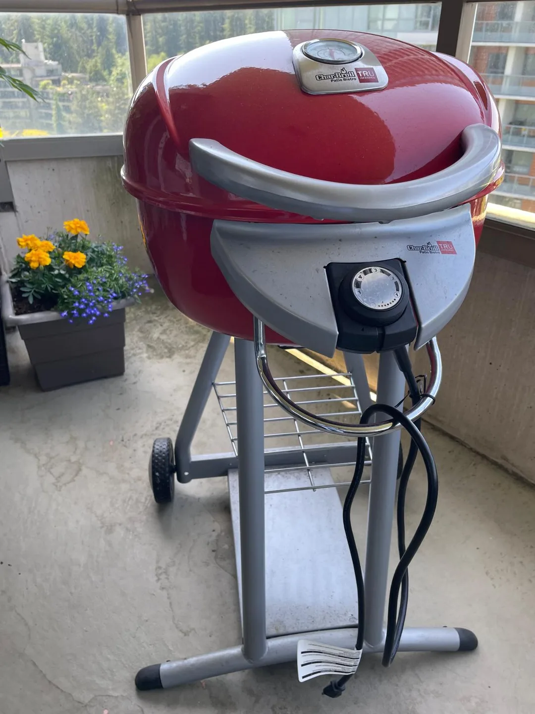 Char-Broil TRU Infrared Patio Bistro Grill image indicator(2)