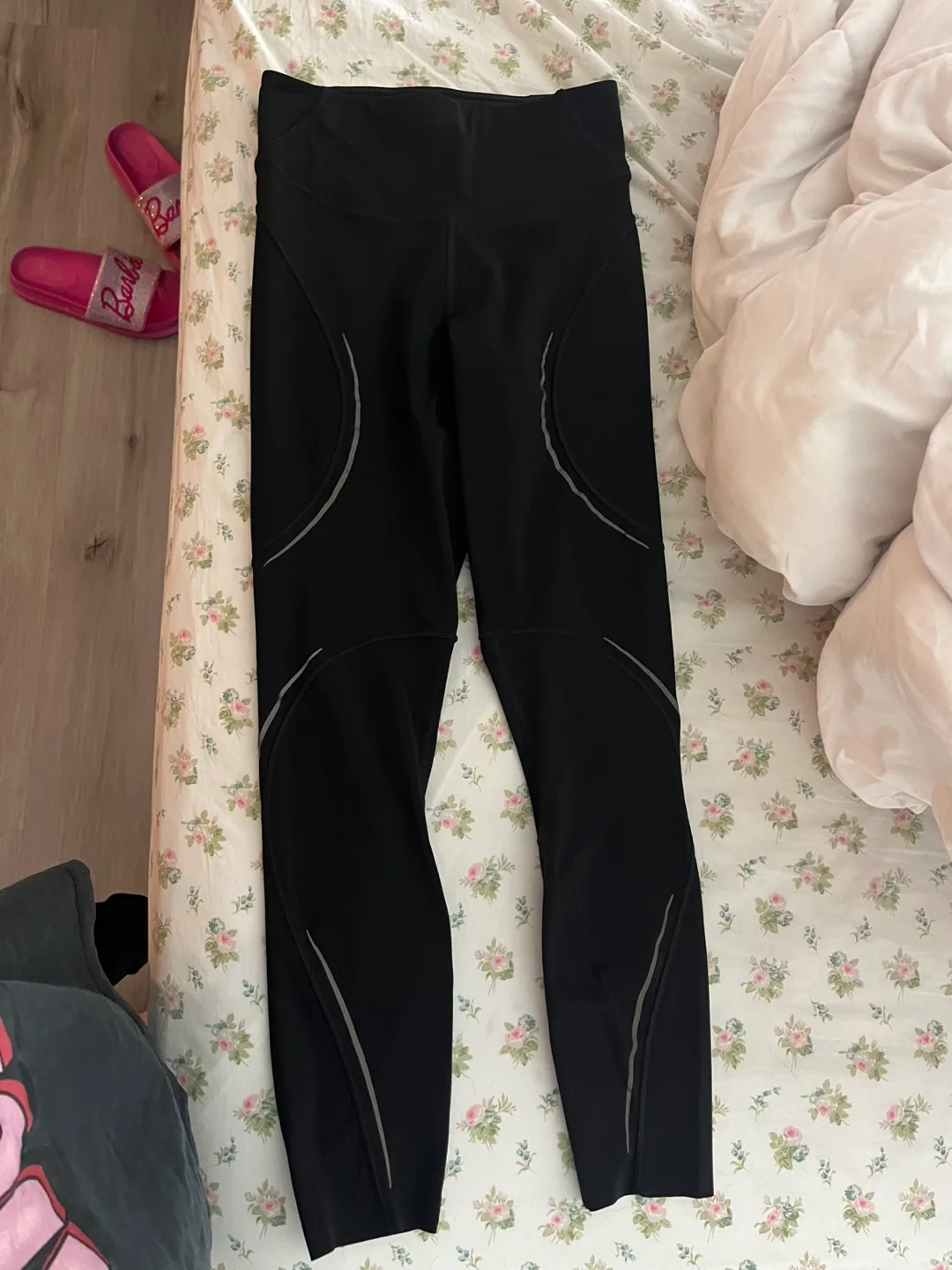 Lululemon Black Leggings - Size 4 image indicator(3)