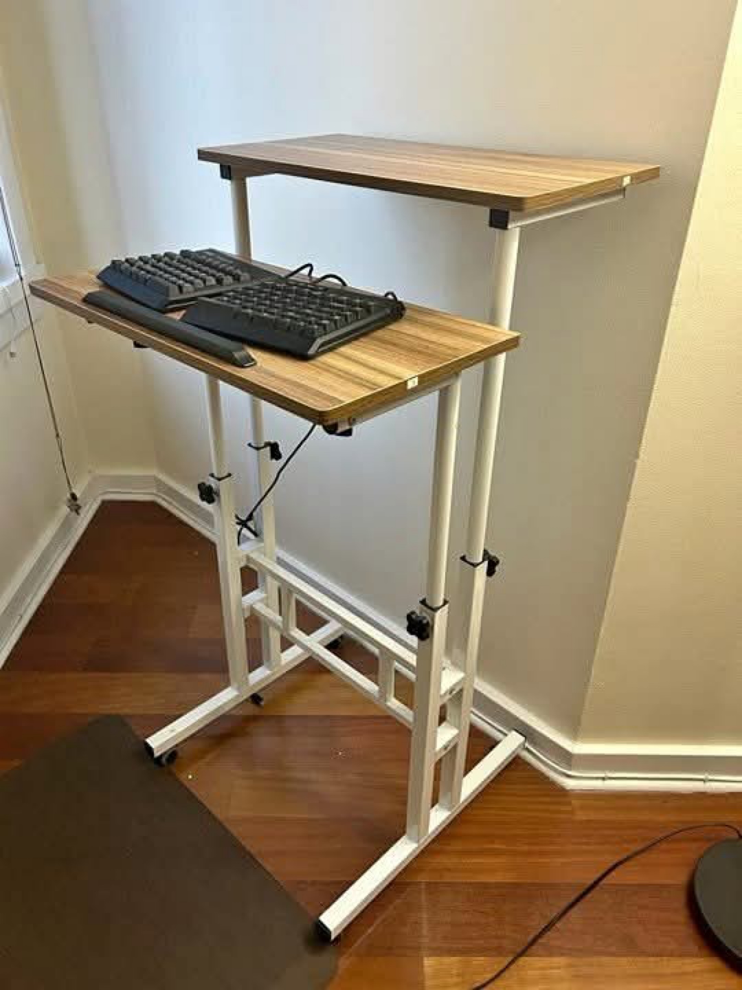 Two-tiered adjustable standing desk