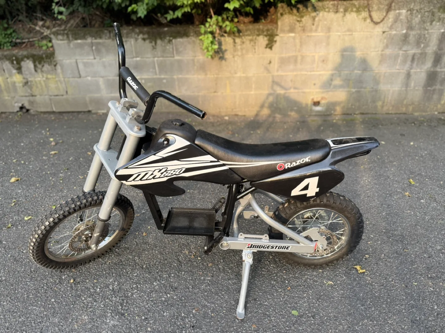 Razor MX650 Dirt Rocket Electric Bike - Roller thumbnail