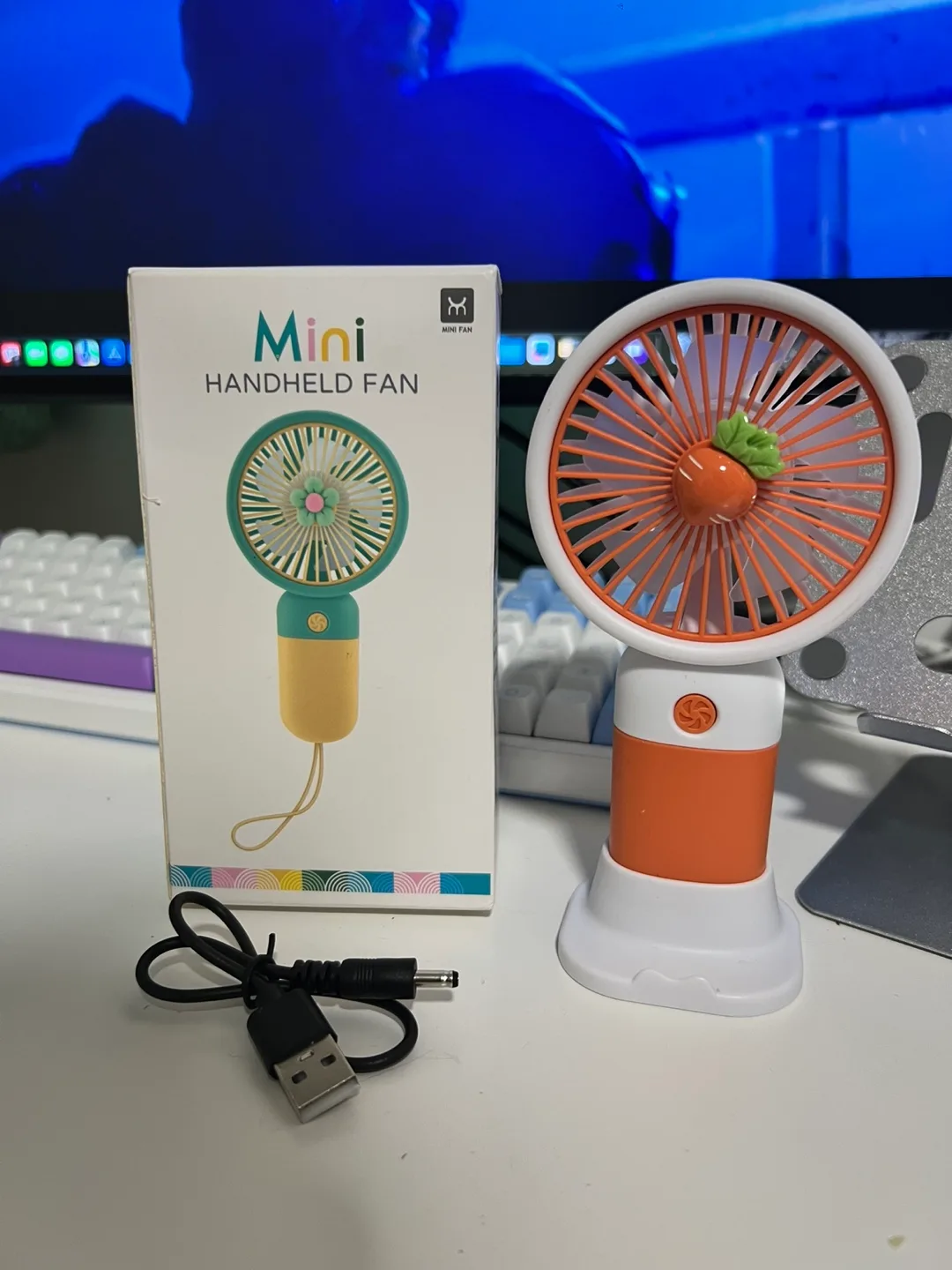Mini Handheld Fan - Portable & Cute! thumbnail