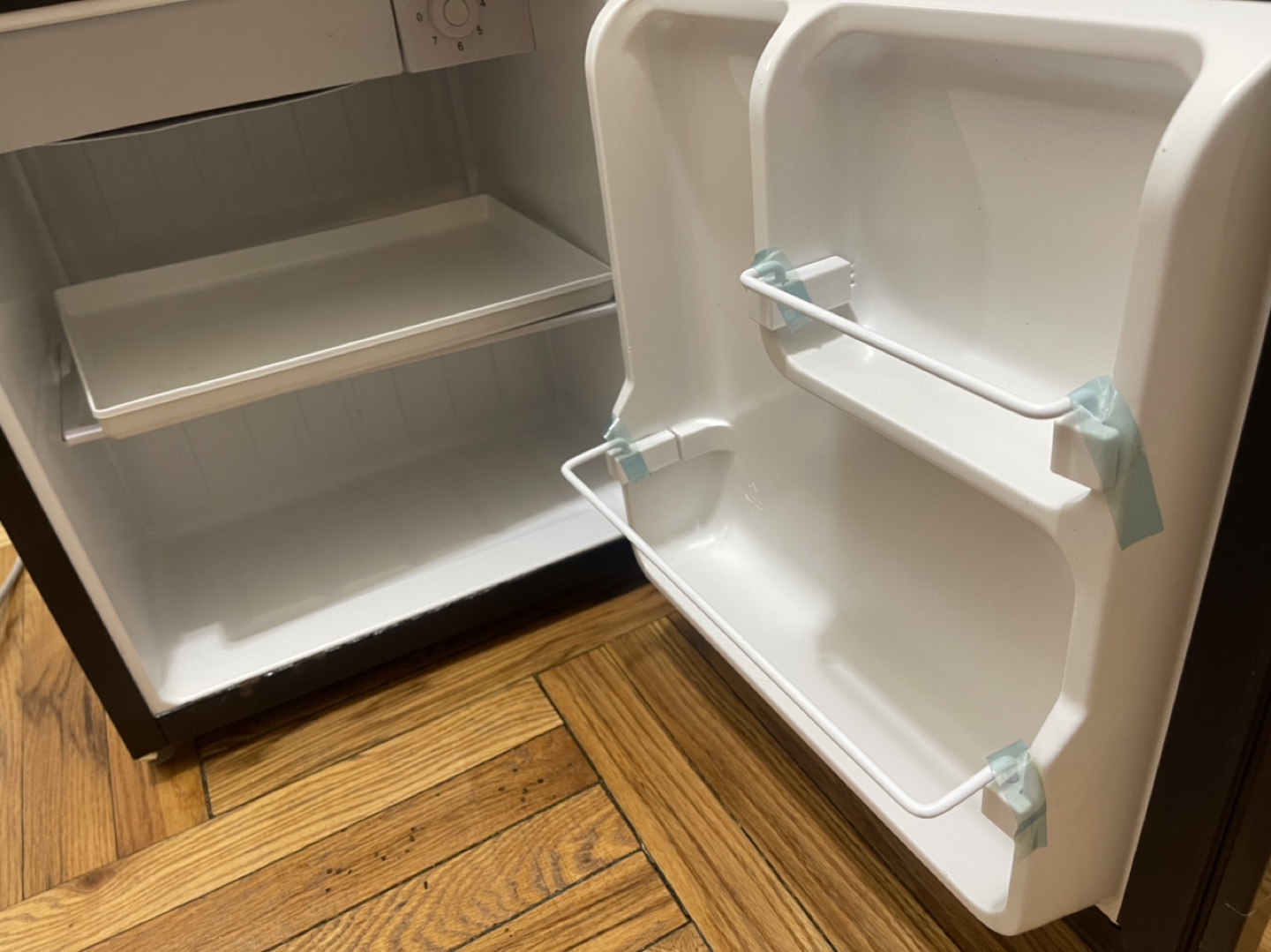 Black+Decker Compact Household Refrigerator - Like New! - photo 5