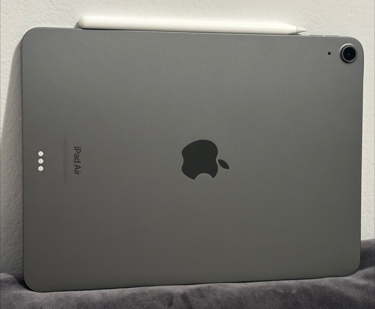 Apple iPad Air, Case & Pencil Tips - like new - photo 3