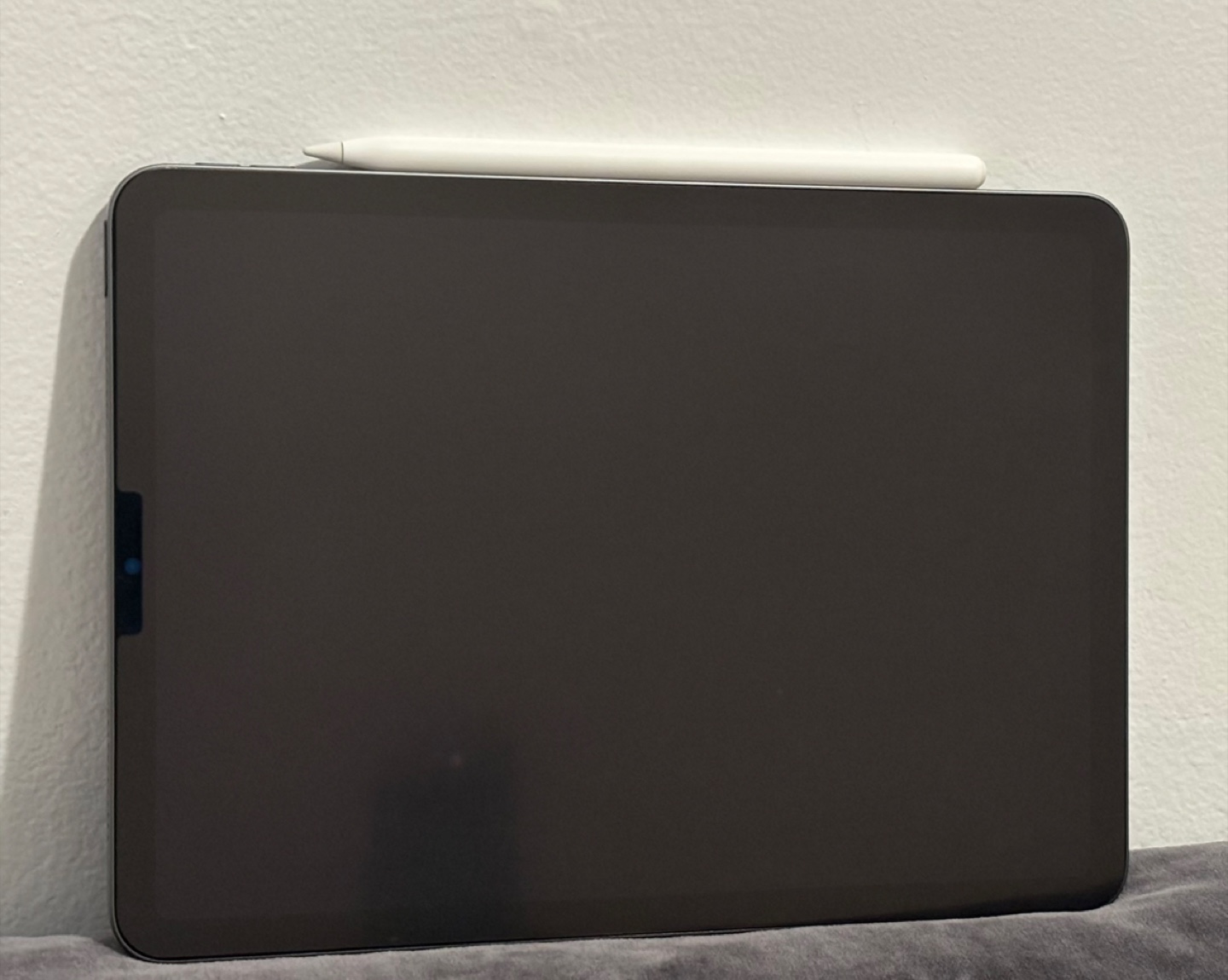 Apple iPad Air, Case & Pencil Tips - like new - photo 2