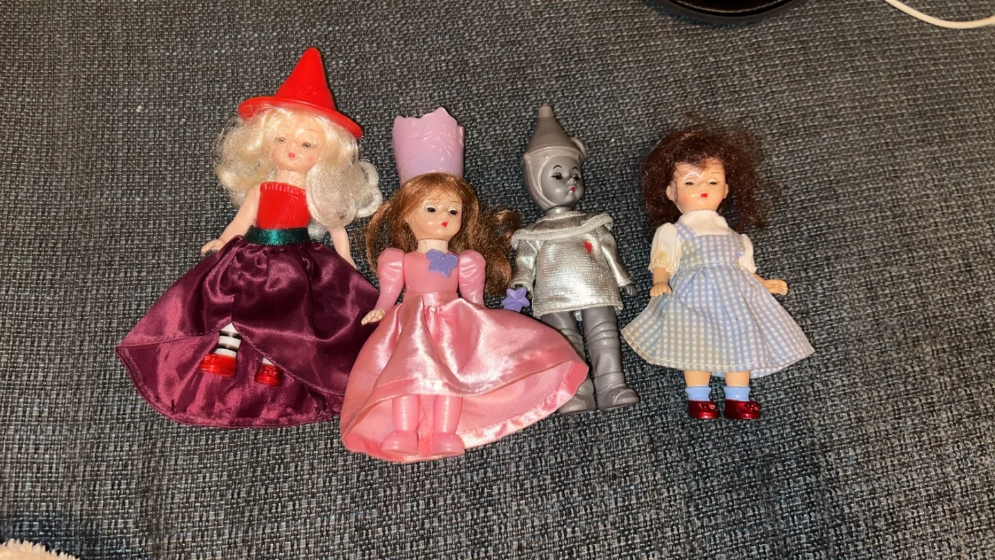 Vintage 2007 Wizard of Oz Doll Set image indicator(2)