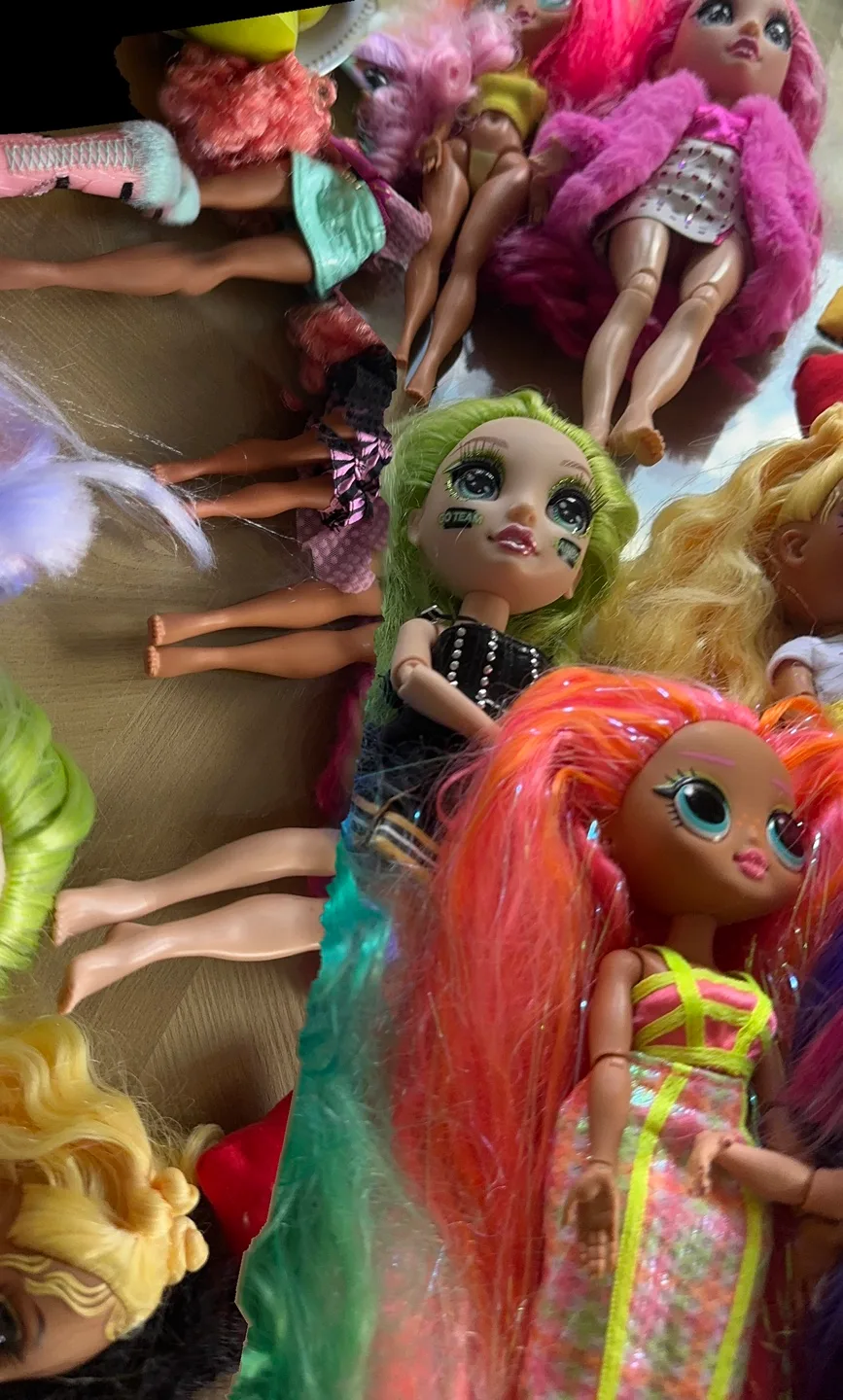 Rainbow High & LOL OMG Dolls Lot image indicator(8)