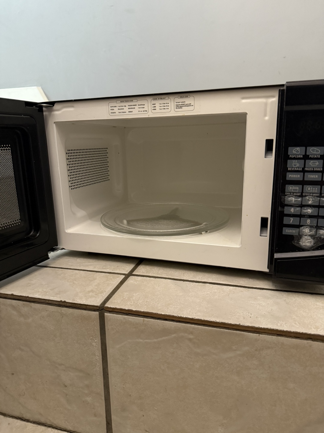 RCA Black Microwave - photo 2