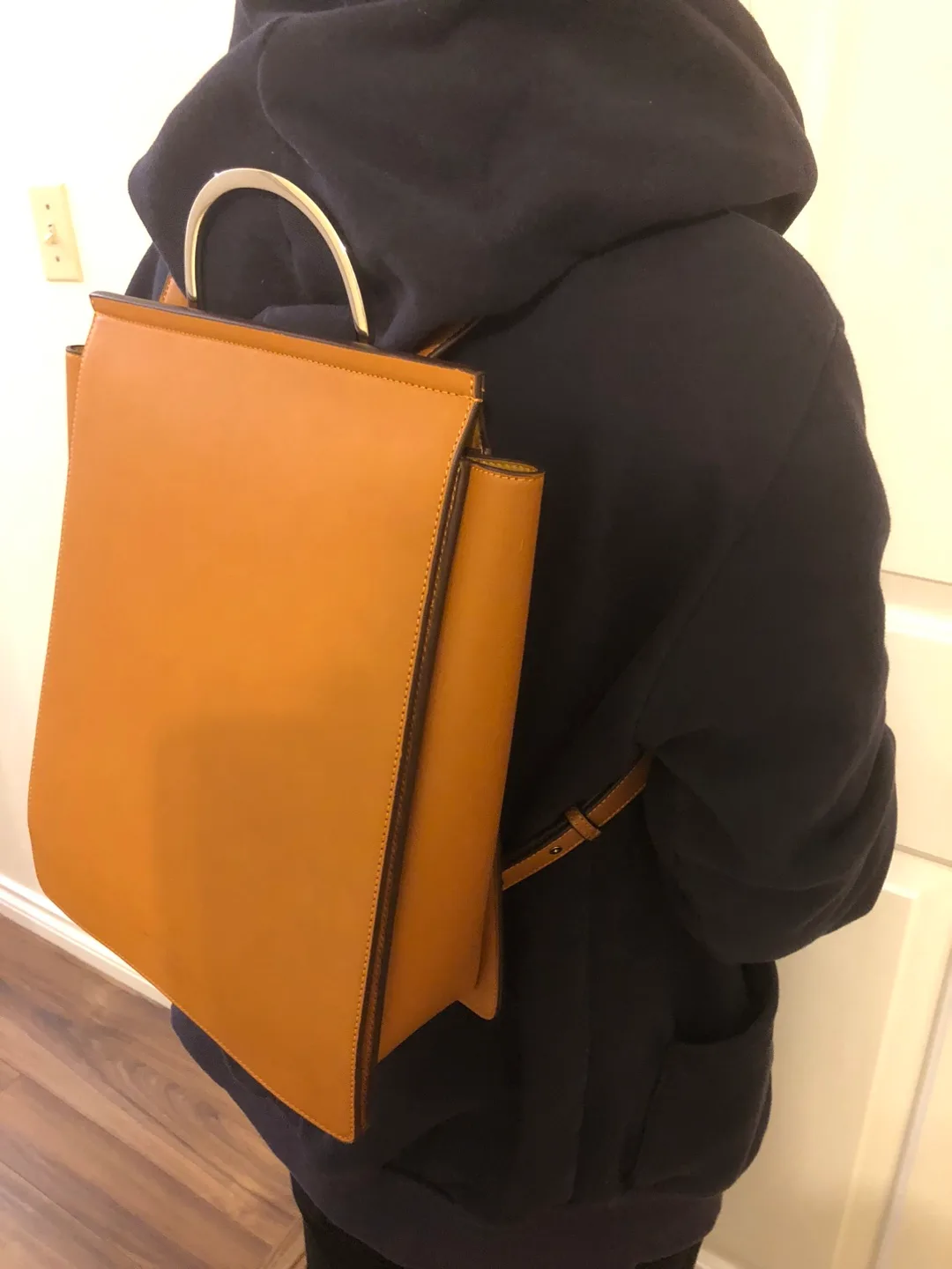 MontoSun Brown Leather Backpack image indicator(2)