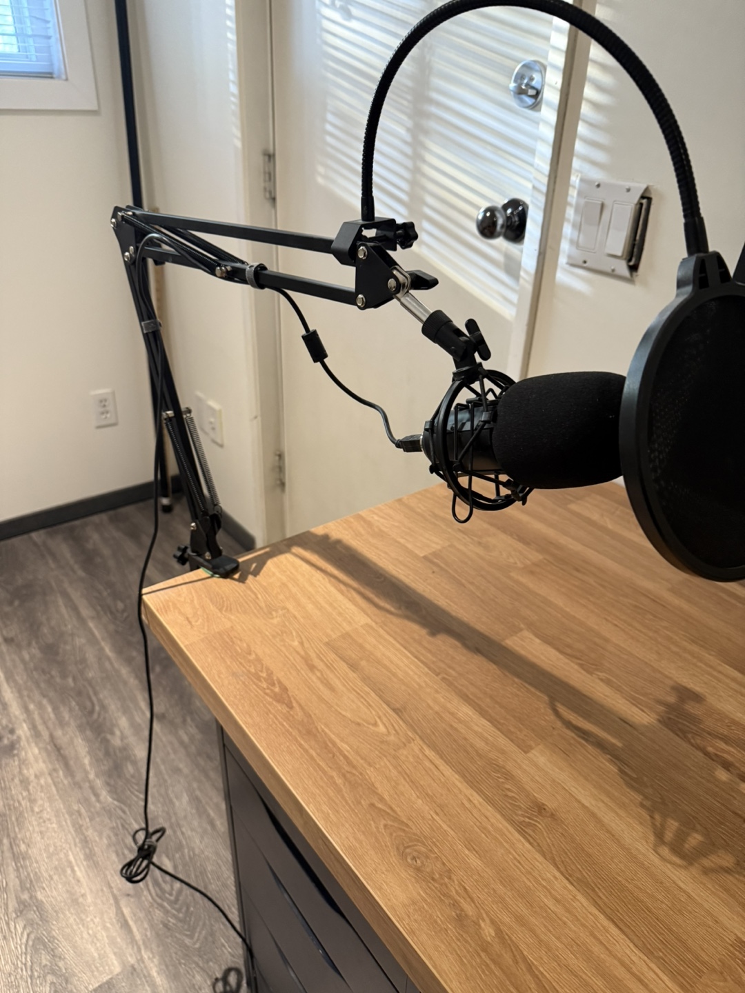 Yotto Microphone with Scissor Arm Stand