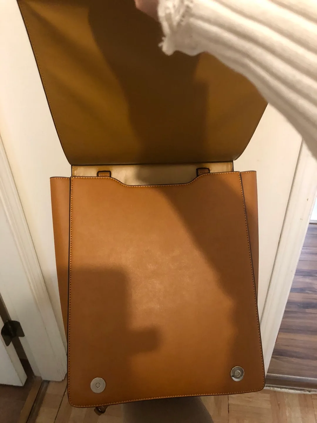 MontoSun Brown Leather Backpack image indicator(3)