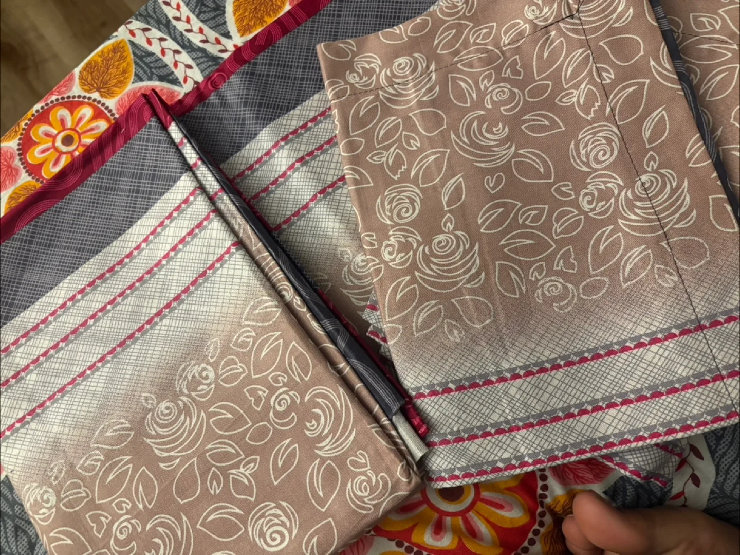King size bed sheet - 3 pieces . thumbnail