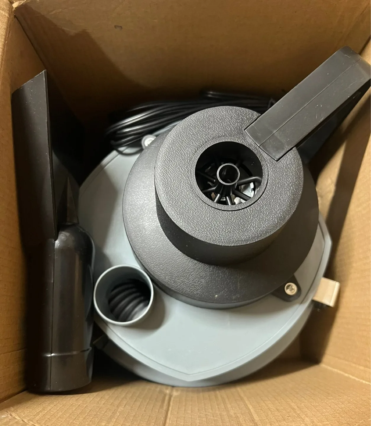 Brand new Wet/Dry Car Vacuum image indicator(2)