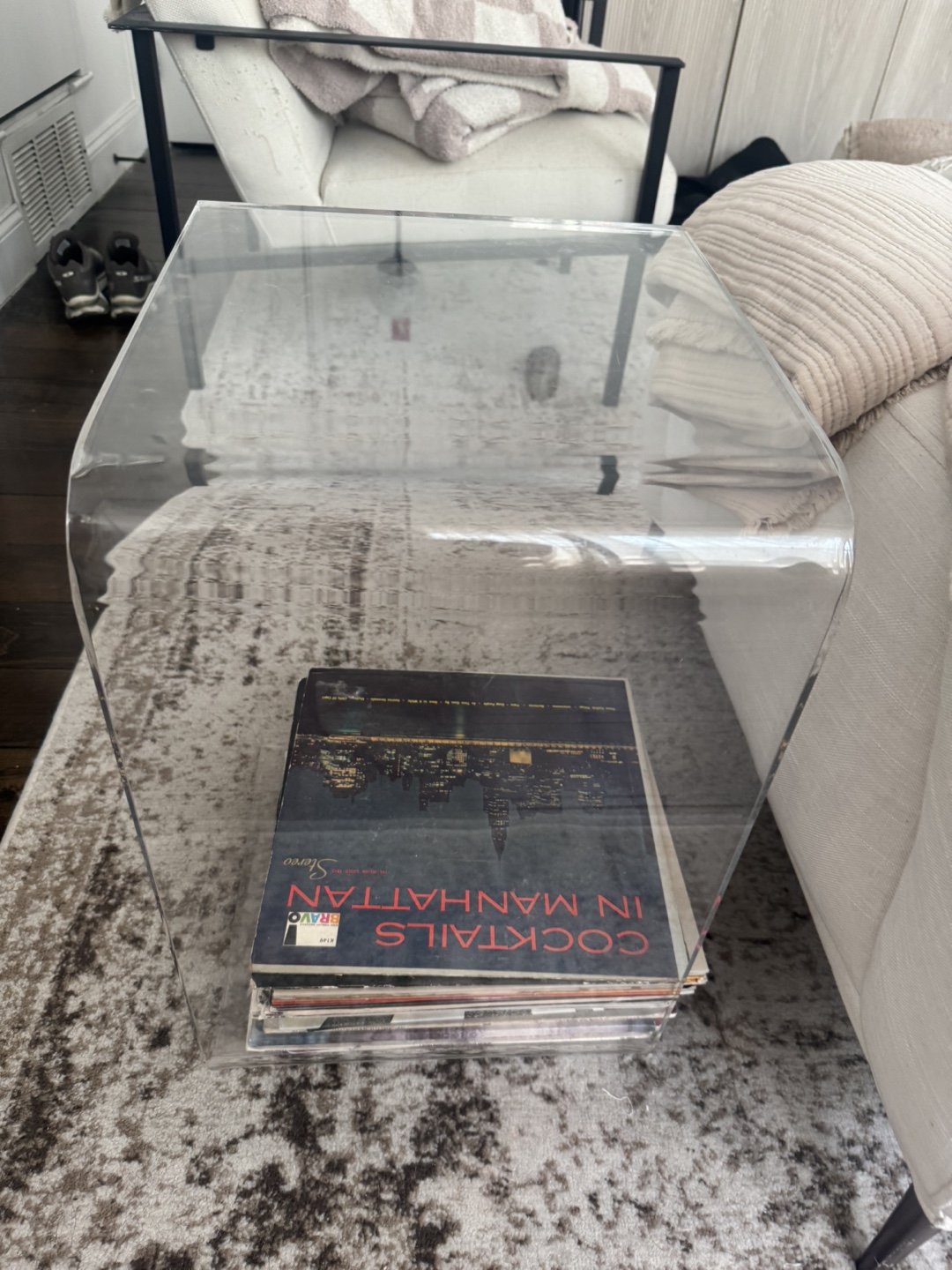 Acrylic Side Table - Clear - photo 4