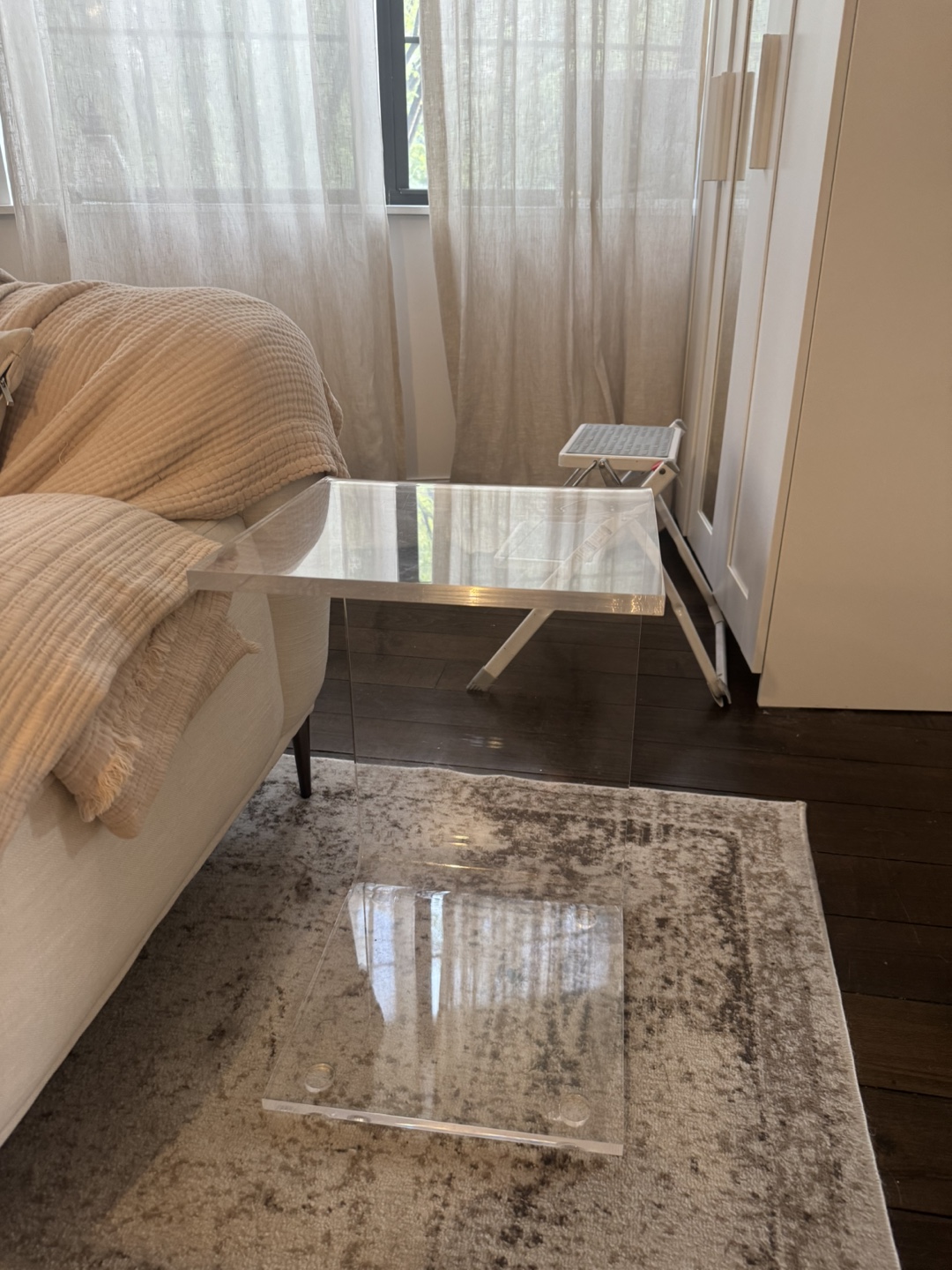Acrylic Side Table - Clear