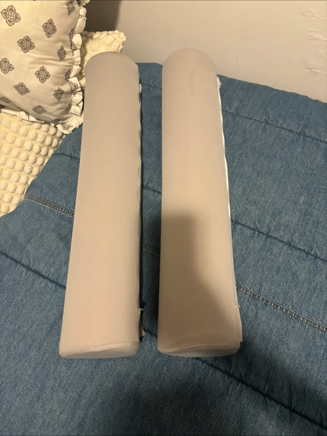 Two Foot Rests/ neck rest image indicator(2)