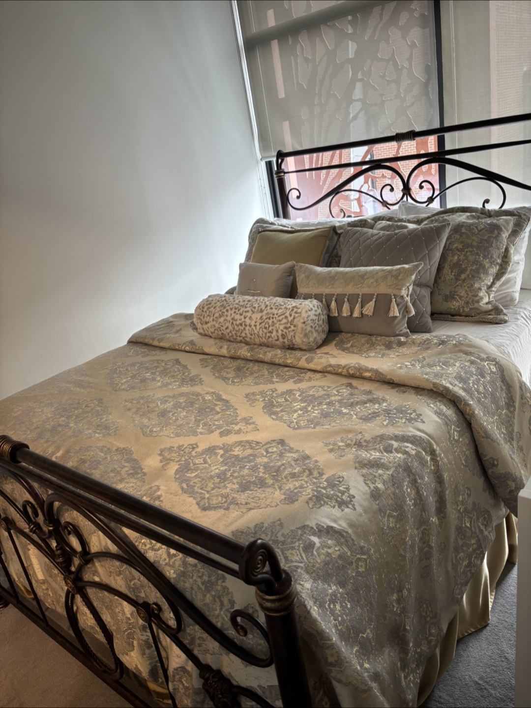 Queen Size Bed Frame - photo 2