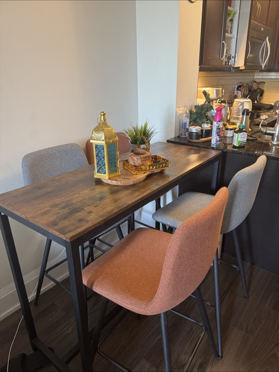 Pub Table with 4 Bar Stools (dining table) - photo 3