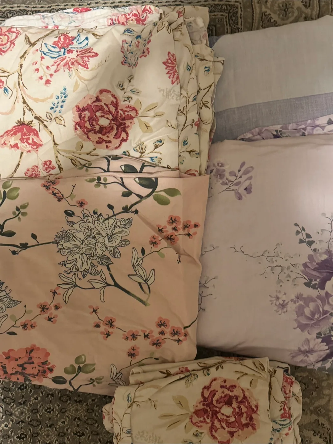 4 Queen size Bedding Set thumbnail