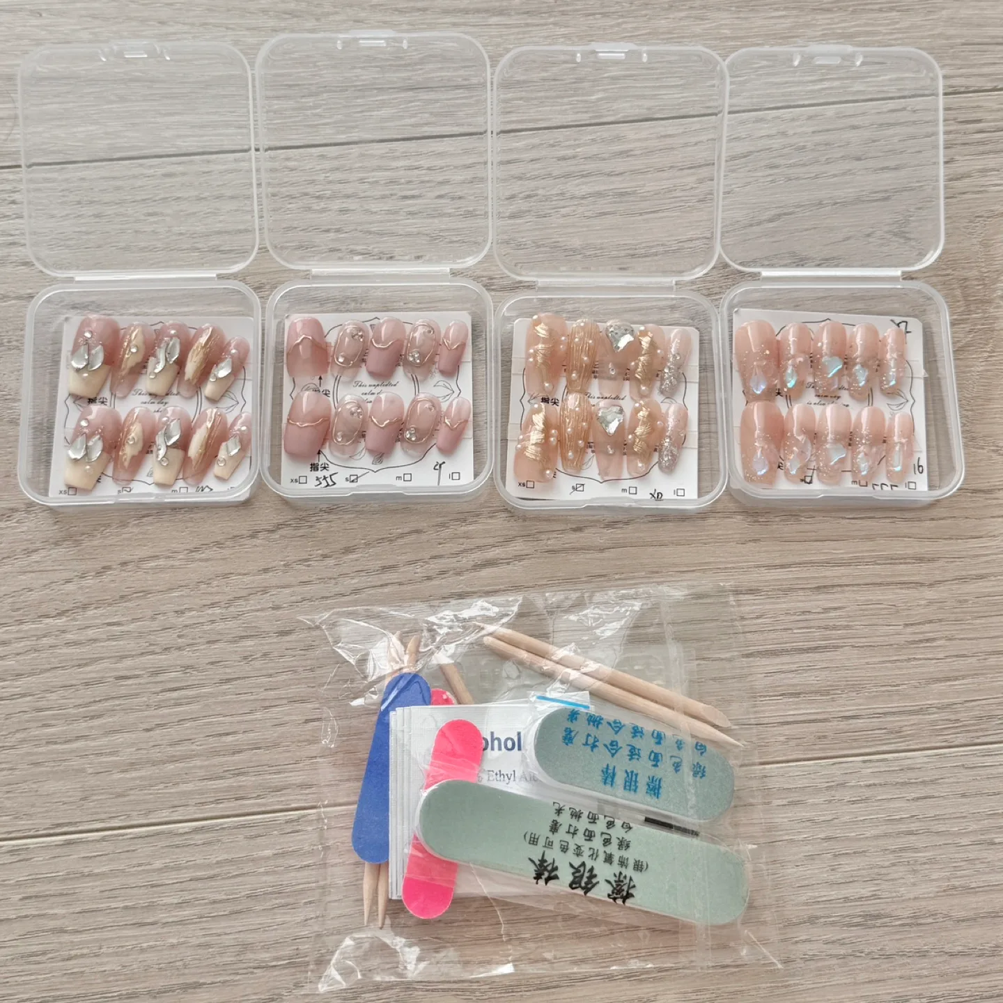 New Press-on Nails Set x 4 thumbnail