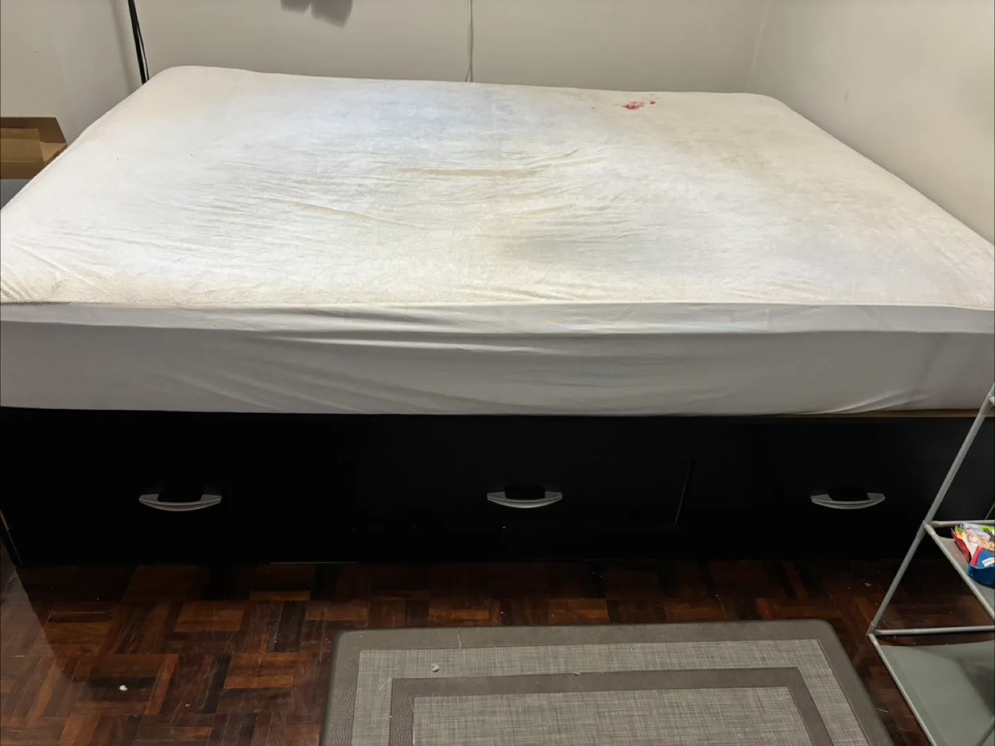 Move out sale for queen size Bed with mattress image indicator(2)